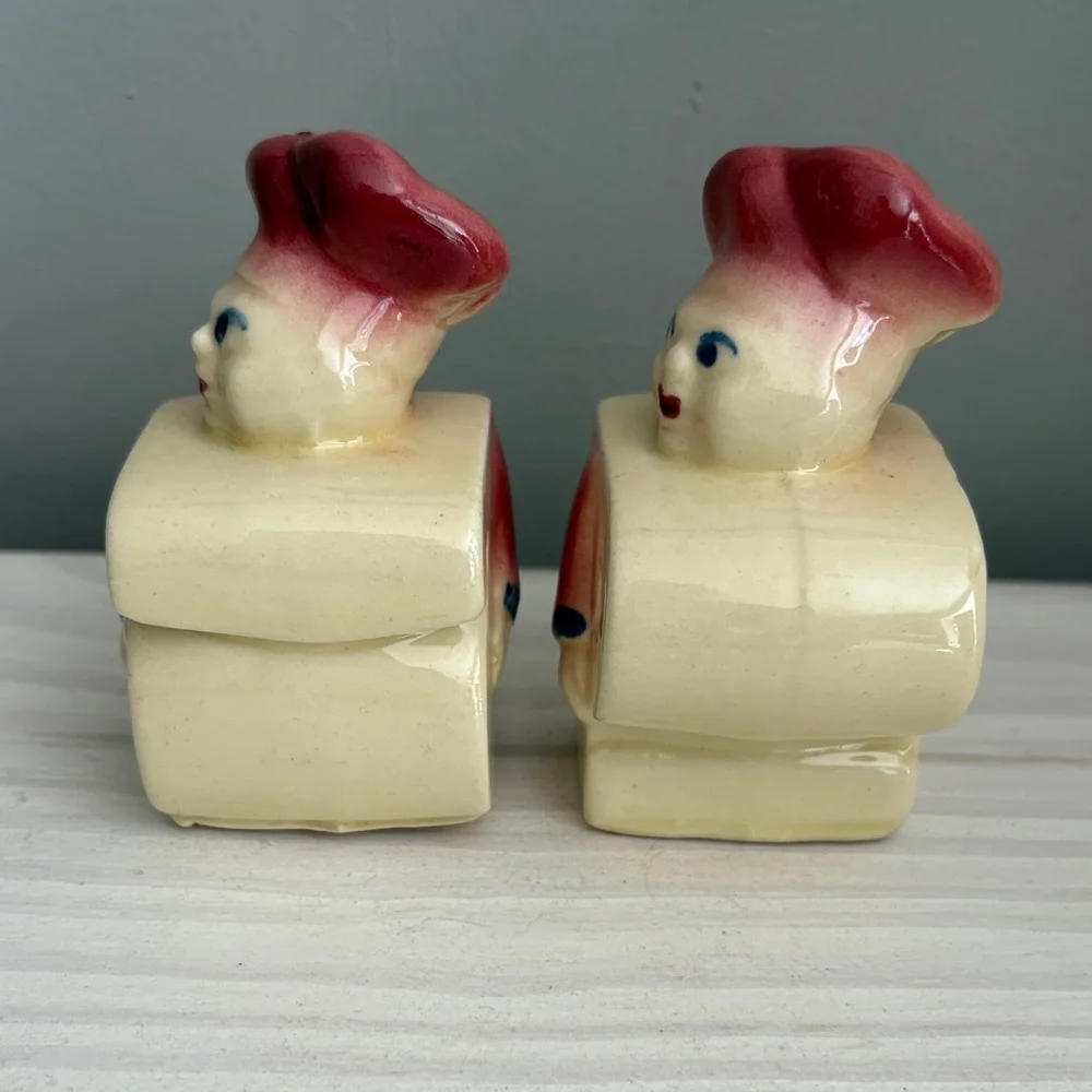 VTG Set of‎ Shawnee Pottery Chef Salt & Pepper Shakers